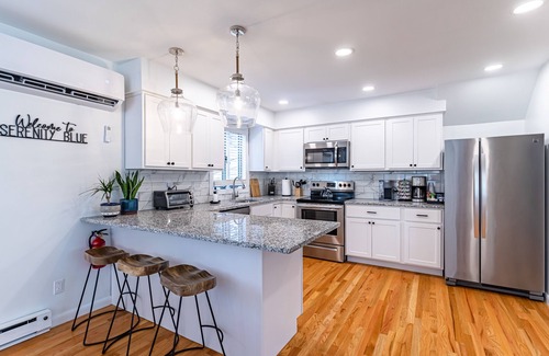 Ocean Gate Casa | MIDCENTURY MODERN PARADISE - 4BD- HOT TUB🌊 - BAY BEACH🏖 ARCADE-BBQ- FIREPIT🔥!