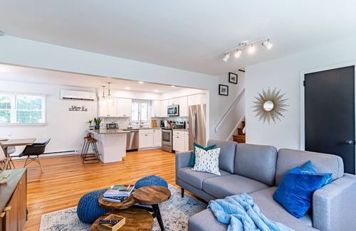 Ocean Gate Casa | MIDCENTURY MODERN PARADISE - 4BD- HOT TUB🌊 - BAY BEACH🏖 ARCADE-BBQ- FIREPIT🔥!