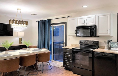 Jamestown Casa | Midcentury Poolside Retreat Near Greensboro/High Point/Winston Salem