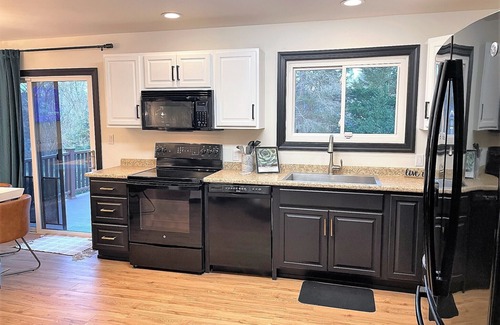 Jamestown Casa | Midcentury Poolside Retreat Near Greensboro/High Point/Winston Salem