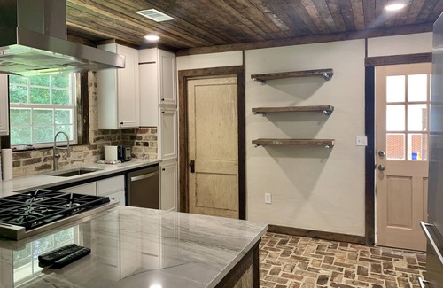 Hattiesburg Cabaña | Midtown-Avenues Cottage