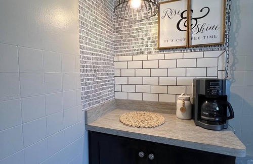 Joplin Casa | Midtown ~ Route 66 Rancher: Right by 249 HWY