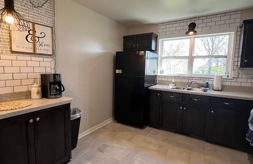 Joplin Casa | Midtown ~ Route 66 Rancher: Right by 249 HWY