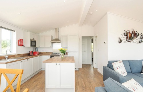 Torpoint Cabaña | MIDWAY LODGE, romantic, character holiday cottage in Kingsand