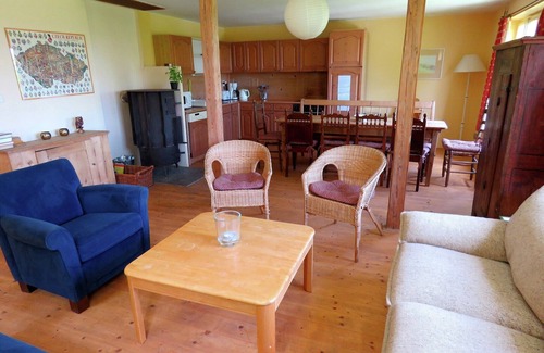 Milire Casa | Casa familiar con jardín Milíře