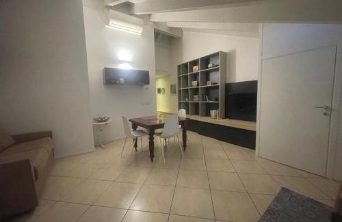 Caronno Pertusella Apartamento | Milano-Como Elegant with AC e WIFI front station