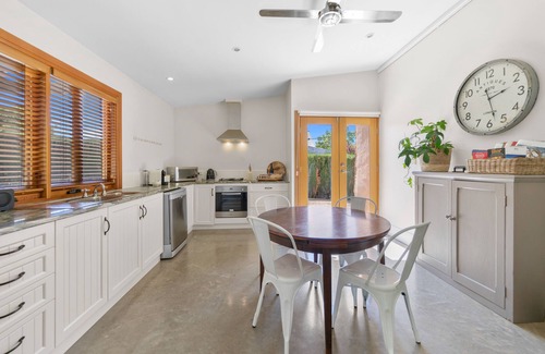 Penrice Casa | Milk + Honey House is a contemporary, comfortable 1850's cottage, near Angaston