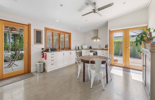 Penrice Casa | Milk + Honey House is a contemporary, comfortable 1850's cottage, near Angaston