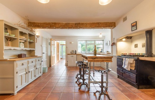 Dereham Casa | Mill House | 5-bedroom house by the river