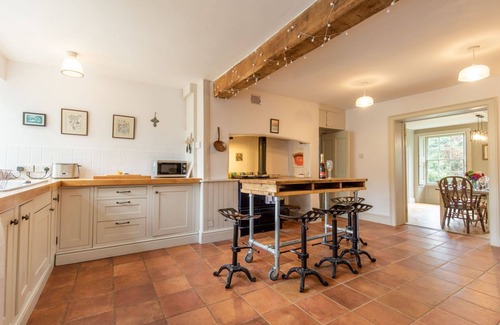 Dereham Casa | Mill House | 5-bedroom house by the river