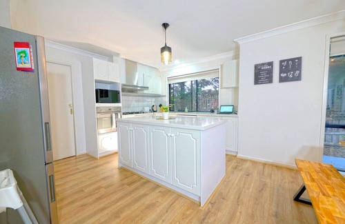 Mill Park Casa | 3 Cananga Ct Mill Park 6-BRM Spacious double story House