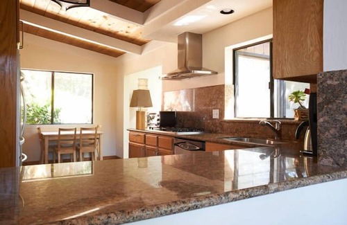 Tamalpais-Homestead Valley Casa | Mill Valley Vacation Retreat con bañera de hidromasaje, cama elástica y vistas