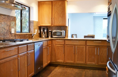 Tamalpais-Homestead Valley Casa | Mill Valley Vacation Retreat con bañera de hidromasaje, cama elástica y vistas