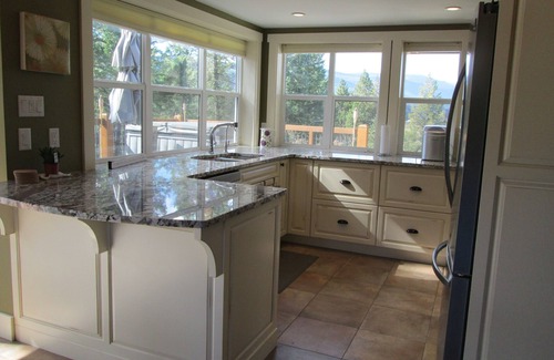 East Kootenay Cabina | Million Dollar views. Luxury Cabin on Private Estate Property