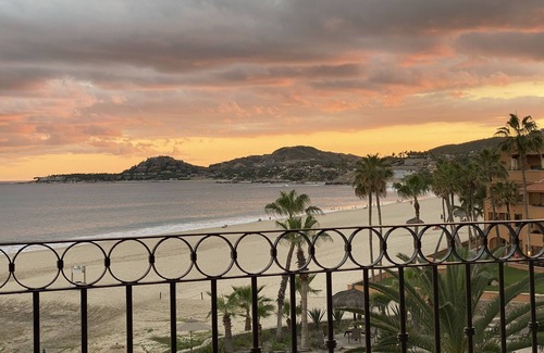 San José del Cabo Villa | ¡Vistas de millones de dólares desde cada habitación!