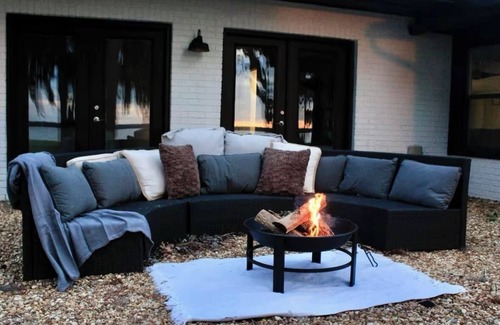 Palatka Casa | Million dollar riverfront views - Large updated 2 acre retreat family getaway.