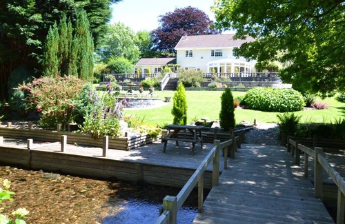 Mount Cabaña | Refugio tranquilo de Millpool Lodge con 3 acres de impresionantes jardines, cascadas y jacuzzi