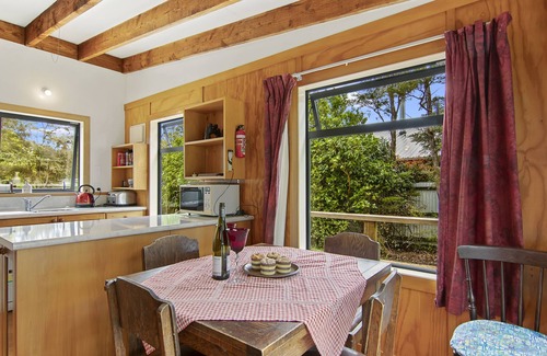 Parapara Cabaña | Milnthorpe Cottage - Golden Bay Holiday Home