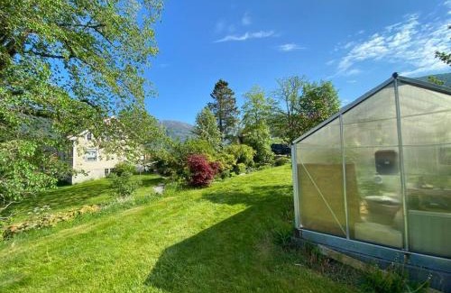 Sykkylven Apartamento | Minihus med drømmeutsikt til Sunnmørsalpene