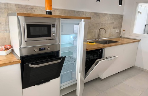 Radazul Casa | Minimalist style townhouse with ocean view