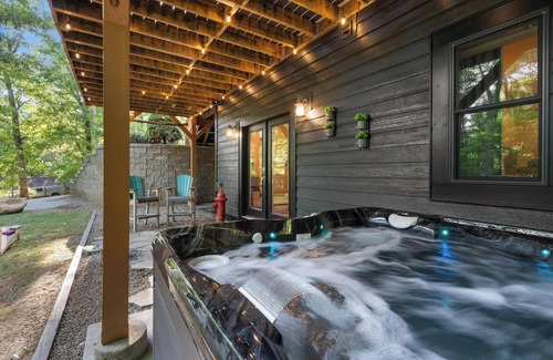 Franklin Cabina | Cabaña de cedro rojo en las montañas