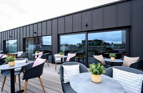 Jewish Quarter Apartamento | Minutes Away to Antwerp Zoo, Belgium! Downtown w/ Full Kitchen & Sun Terrace!