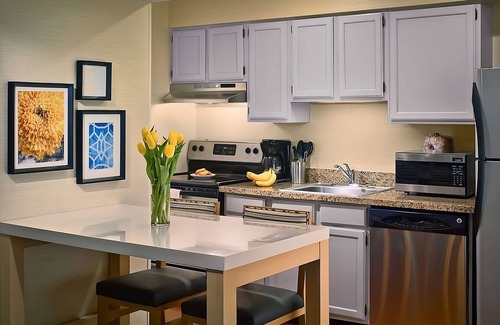 Middleburg Heights Hotel | Minutes from NASA Glenn Research Center! 3 Pet-friendly Suites W/ Kitchens!