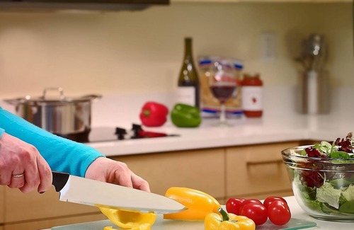 Middleburg Heights Hotel | Minutes from NASA Glenn Research Center! 3 Pet-friendly Suites W/ Kitchens!