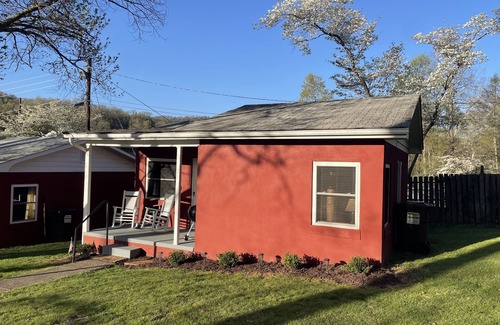 Maggie Valley Cabaña | Minutes from Snow Tubing