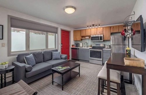Spenard Casa | Minutes from the Airport! Northwood Nest 1BDR