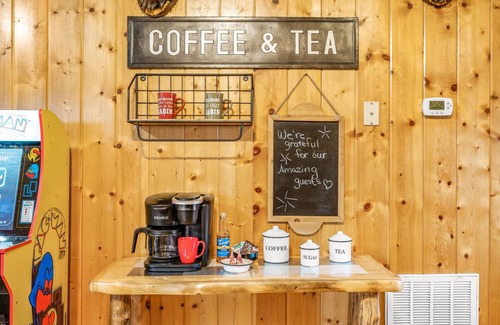 Sevierville Cabina | Enganchado en los Smokies! A minutos de Dollywood, cerca de todas las atracciones del área.