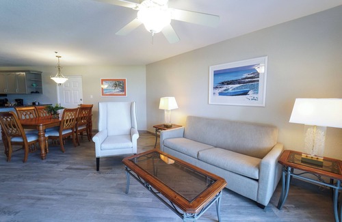 Crystal Harbour Apartamento | Minutes to Top-Rated Seven Mile Beach! 2 Relaxing Units, Pool, Beachfront!