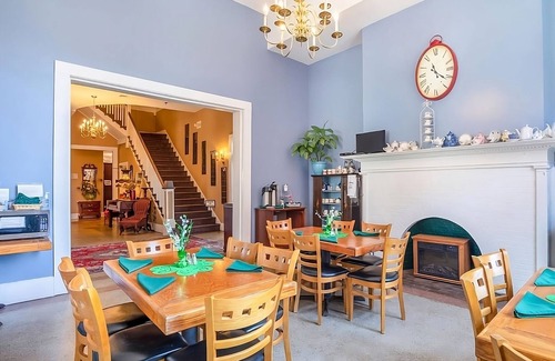 Abbeville Casa | Minutes to West Cambridge Park! FREE Onsite Parking and FREE Breakfast!