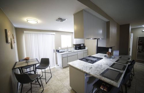 Desert Hot Springs Villa | Miracle Hill Hot Mineral Water Spa & Pool 2