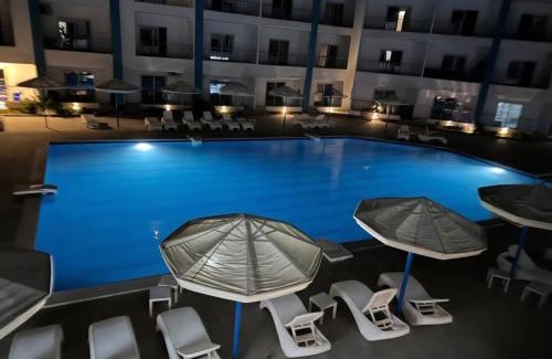 Village Road Hotel | Mirage Bay Resort & Agua Park