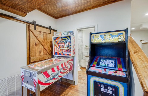 Tougaloo Casa | Mississippi Retreat with Hot Tub, Deck and Lake Views!