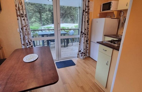 Saint-Jean-de-Valeriscle Chalet De Esquí | Mobil-home con terraza integrada