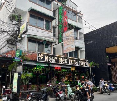 Chaweng City Center Hotel | Moby Dick Guesthouse
