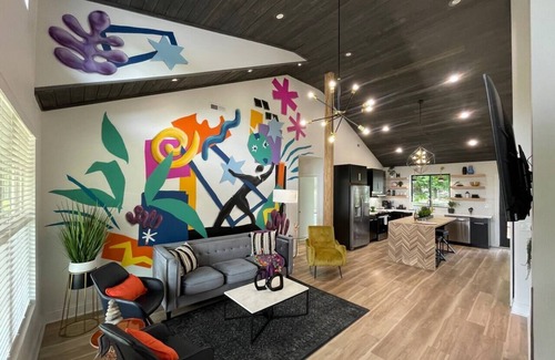 Cramerton Casa | Mod chic 2BR Fire Pit, Corn Hole Court, Pets welcome, close to CLT attractions