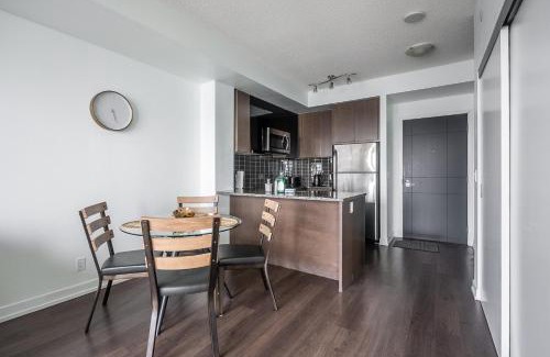 Yonge-Eglinton Apartamento | Modern 1 Bedroom Dunfield Ave Apartment