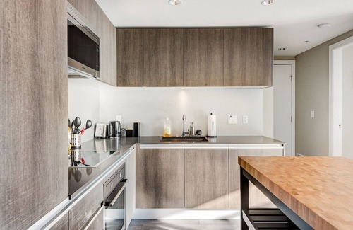 Victoria Park Casa | Modern 1Br with Mountain views on the 34th floor