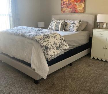 Bettendorf Casa | Modern 2 bed condo with office