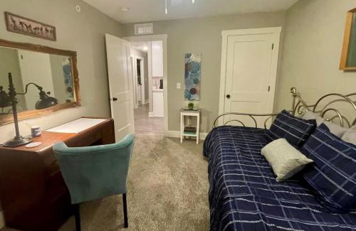 Bettendorf Casa | Modern 2 bed condo with office