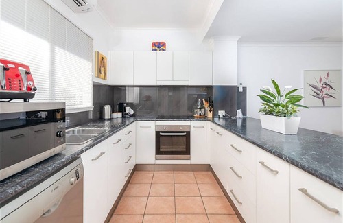 Port Douglas Casa | Modern 2 bed townhouse with pool