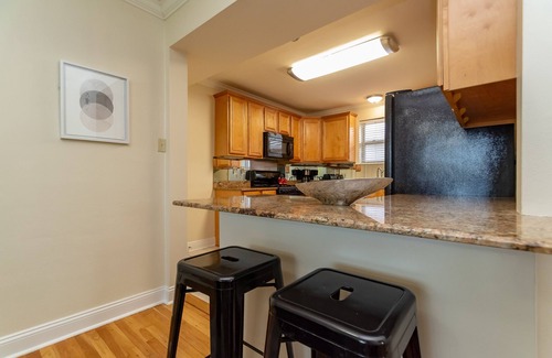 Lake Shore - Lake Vista Condominio | Condominio renovado de 2 habitaciones en excelente ubicación, a pasos del lago Pontchartrain