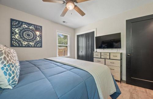 Portsmouth Casa | Modern 2 Bedroom Home with Fire Pit, Bikes