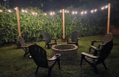 Portsmouth Casa | Modern 2 Bedroom Home with Fire Pit, Bikes