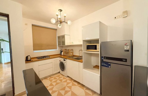 Nerul Apartamento | Modern 2bhk w Pool Access 5km to Coco Beach