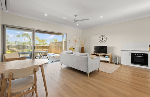 Cable Beach Villa | Modern 2BR, 2 BR Villa with Pool