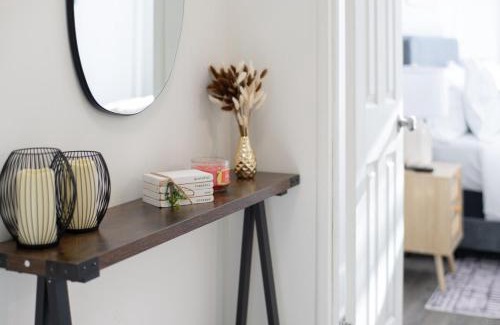 West New York Apartamento | Modern 2BR Comfort for 5 People - 20 Mins to NYC